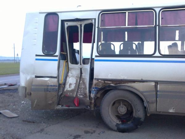 В Ставрополе на перекрестке столкнулись пассажирский автобус и иномарка